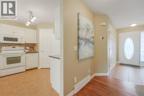 Hall - 35 Chaparral Ridge Terrace Se, Calgary, AB T2X3N6 Photo 3