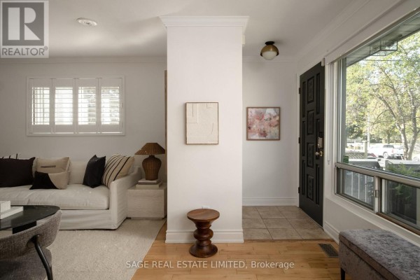Dining room - 35 Chapman Avenue, Toronto, ON M4B1C4 Photo 2