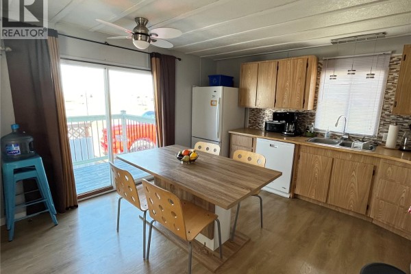 Living room - 35 Cypress Mobile Home Park, Maple Creek, SK S0N1N0 Photo 5