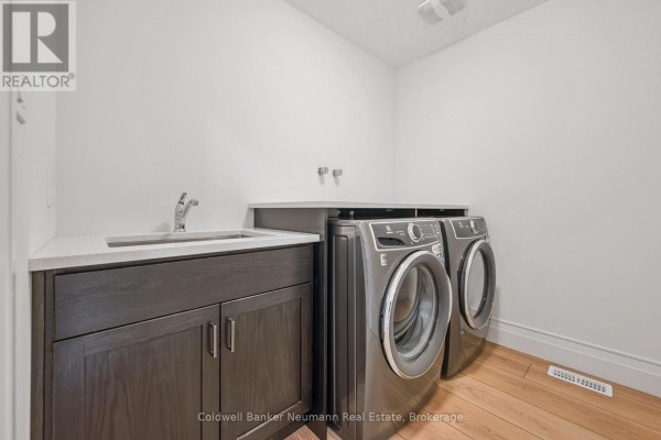 Mud room - 35 Davis Street, Centre Wellington, ON N0B1S0 Photo 4