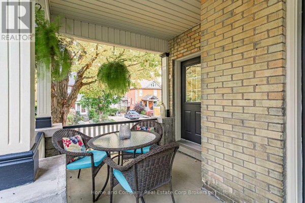 Eating area - 35 Front Street, Stratford, ON N5A4G6 Photo 3