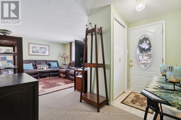 Primary Bedroom - 35 Hawthorne Drive, Innisfil, ON L9S1P1 Photo 5