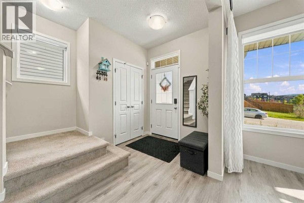 Living room - 35 Heritage Rise, Cochrane, AB T4C2R5 Photo 2