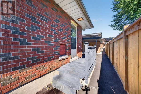 Foyer - 35 Hewko Street, St  Catharines, ON L2N2E5 Photo 4