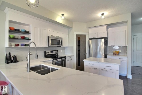 Bedroom 2 - 35 Hudson Cv, Spruce Grove, AB T7X0R8 Photo 5