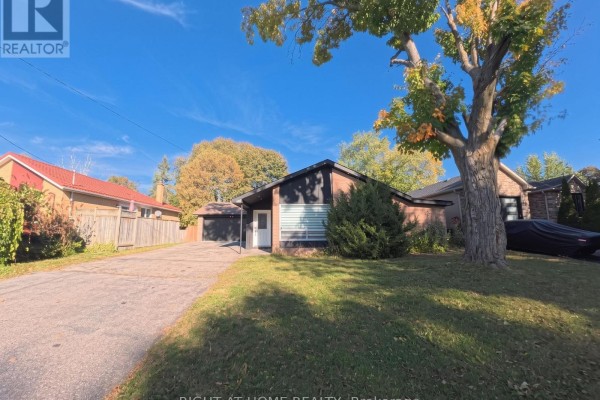 35 Knowles Crescent, Aurora