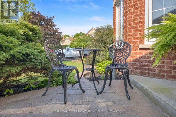 35 Living Court, Clarington, ON, photo 3