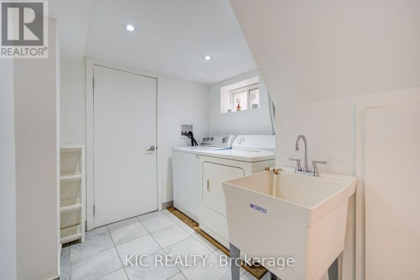 Dining room - 35 Montcalm Avenue Nw, Toronto, ON M6E4N5 Photo 5