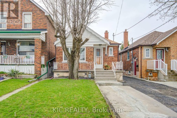 Laundry room - 35 Montcalm Avenue, Toronto, ON M6E4N2 Photo 2