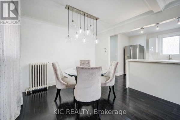 Kitchen - 35 Montcalm Avenue, Toronto, ON M6E4N2 Photo 5