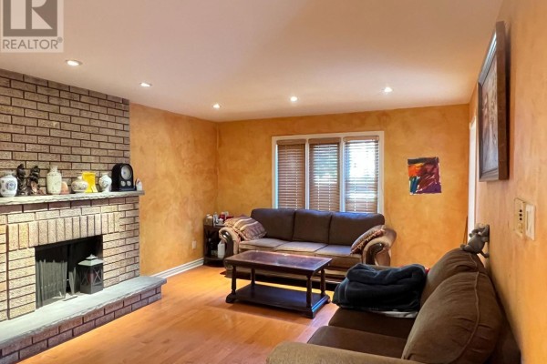 Bedroom 4 - 35 Montclair Road N, Richmond Hill, ON L4B2T9 Photo 5