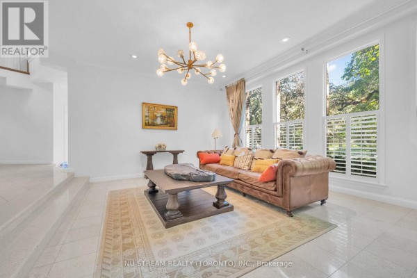 35 Penwood Crescent, Toronto, ON M3B3B1 Photo 5