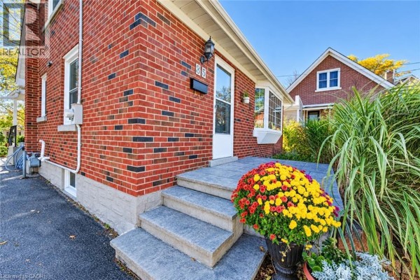 Great room - 35 Pleasant Avenue, Kitchener, ON N2M4A3 Photo 5