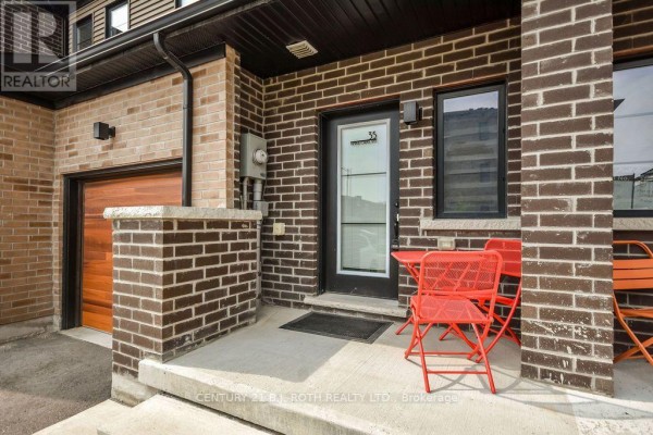 35 Pumpkin Corner Crescent, Barrie, ON, photo 2