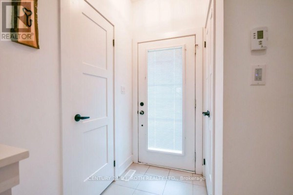 35 Pumpkin Corner Crescent, Barrie, ON L9J0T5 Photo 4