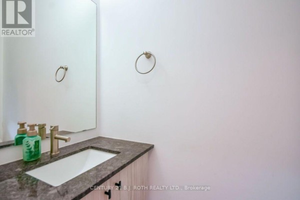 35 Pumpkin Corner Crescent, Barrie, ON L9J0T5 Photo 5