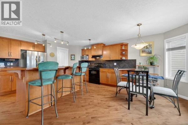 Foyer - 35 Rockyledge Rise Nw, Calgary, AB T3G5N1 Photo 3