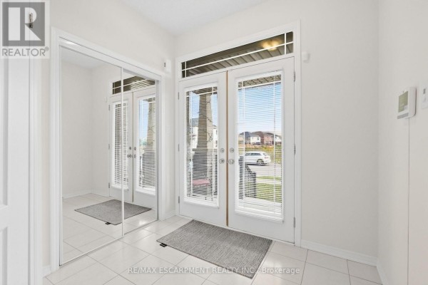 Bathroom - 35 Royal Coachman Way, Hamilton, ON L8J0M2 Photo 4