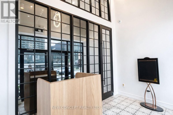 35 Sheppard Avenue E, Toronto, ON M2N2Z8 Photo 3