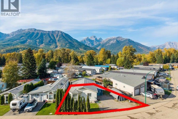 Kitchen - 35 Slalom Drive, Fernie, BC V0B1M4 Photo 2