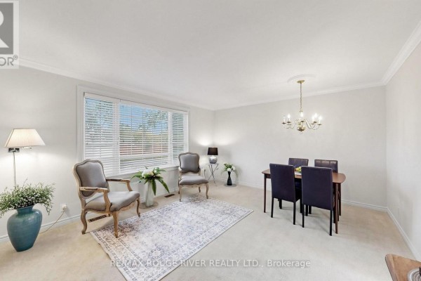 Kitchen - 35 Southlawn Drive, Toronto, ON M1S1H9 Photo 3