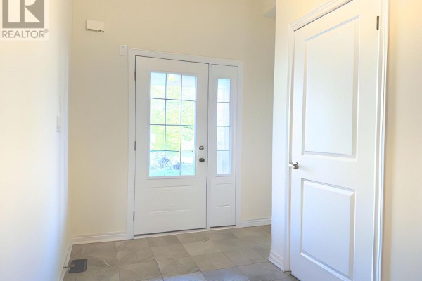Living room - 35 Sparkle Drive, Thorold, ON L2V0H2 Photo 3