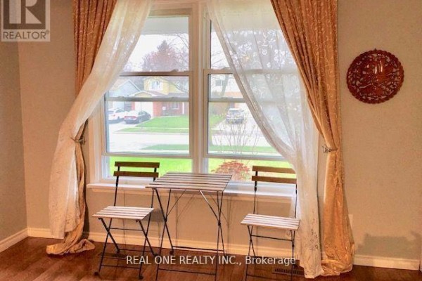 Living room - 35 Springhead Garden, Richmond Hill, ON L4C5C1 Photo 2