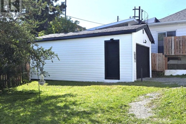 Primary Bedroom - 35 Taylor Avenue, Kirkland Lake, ON P2N2L2 Photo 3