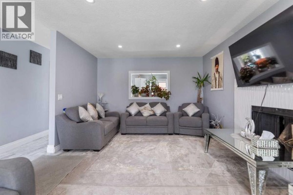 4pc Bathroom - 35 Templemont Drive Ne, Calgary, AB T1Y4Z5 Photo 5
