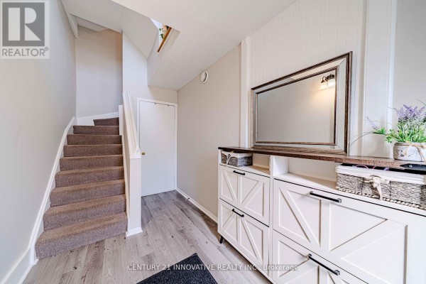 Kitchen - 35 The Bridle Path, Clarington, ON L1C3W1 Photo 4