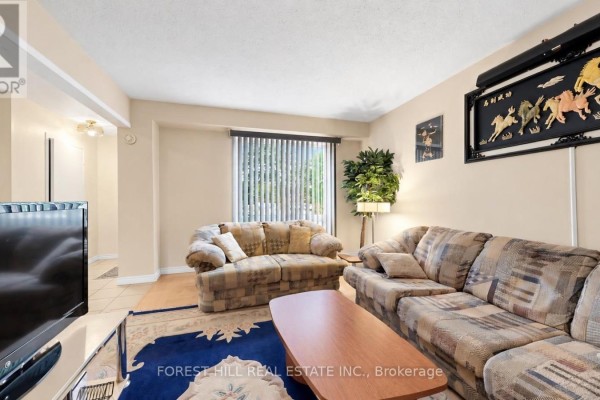 35 Treetops Court, Toronto, ON, photo 2