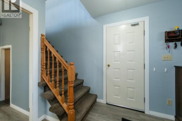 Kitchen - 35 Turner Crescent, Whitehorse, YT Y1A0C4 Photo 4