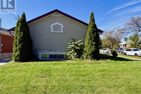 35 Warnica Avenue, Toronto, ON M8Z1Z5 Photo 2