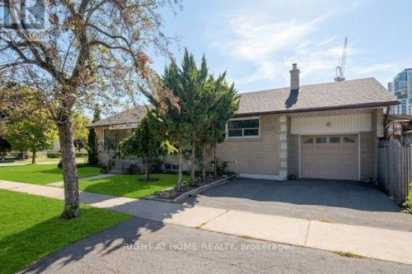 35 Warnica Avenue, Toronto, ON M8Z1Z5 Photo 3