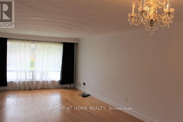 35 Warnica Avenue, Toronto, ON M8Z1Z5 Photo 5