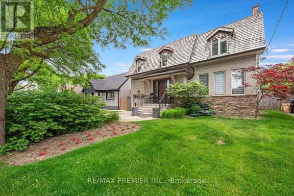 35 Yorkdale Crescent, Toronto, ON, photo 2