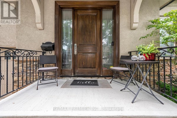 35 Yorkdale Crescent, Toronto, ON, photo 3