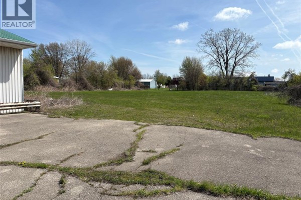350 Arnold Street, Wallaceburg, ON N8A3P5 Photo 4
