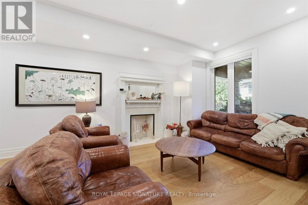 Kitchen - 350 Delaware Avenue, Toronto, ON M6H2T8 Photo 4