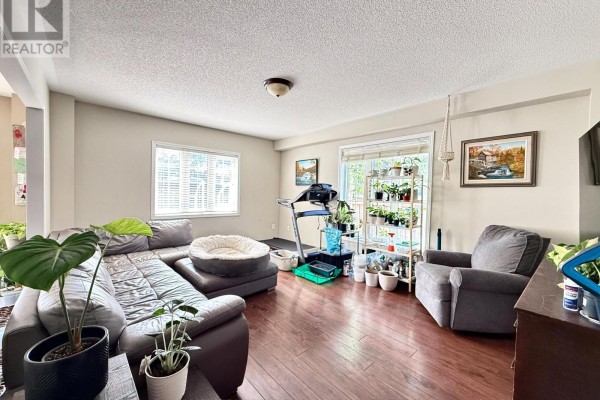Kitchen - 350 Gilpin Drive, Newmarket, ON L3X3H2 Photo 4