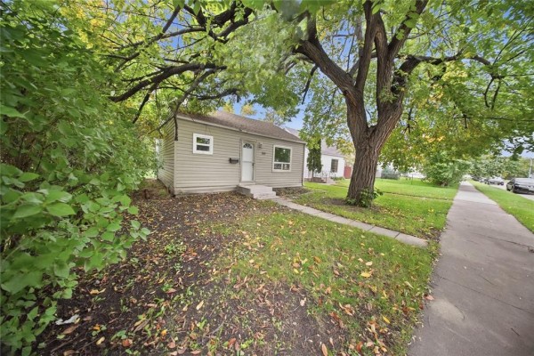 Living room - 350 Madison Street, Winnipeg, MB R3J1H8 Photo 2