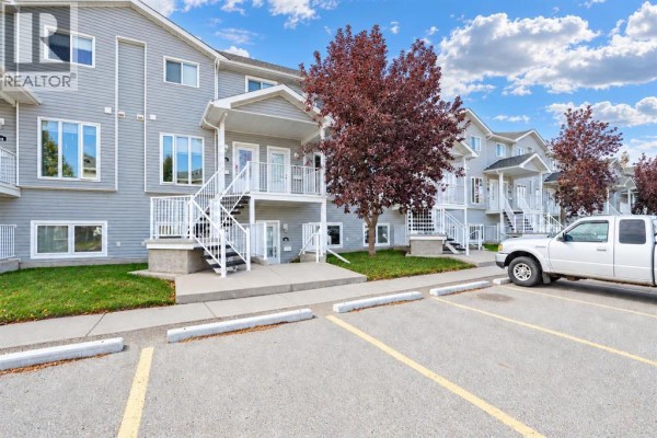 Living room - 350 Northlands Pointe Ne, Medicine Hat, AB T1C0C1 Photo 3