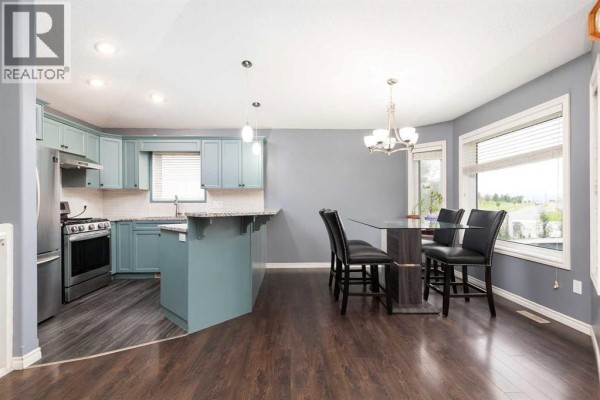 Bedroom - 350 Sunburst Way W, Lethbridge, AB T1K3J9 Photo 5