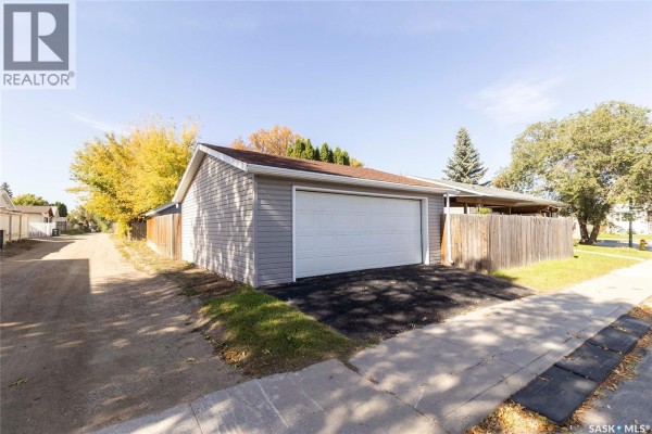Living room - 3501 33rd Street W, Saskatoon, SK S7L4P6 Photo 2