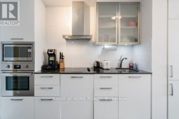 Kitchen - 3502 - 14 York Street, Toronto, ON M5J0B1 Photo 2