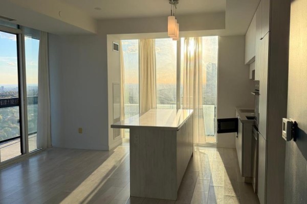 Living room - 3502 - 8 Eglinton Avenue E, Toronto, ON M4P0C1 Photo 4