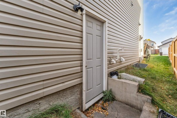 Primary Bedroom - 3503 15a St Nw, Edmonton, AB T6T0M9 Photo 4