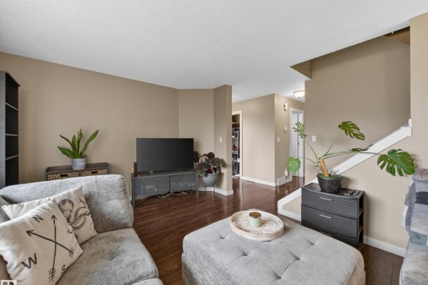 Den - 3503 42a Av Nw, Edmonton, AB T6L4C6 Photo 5