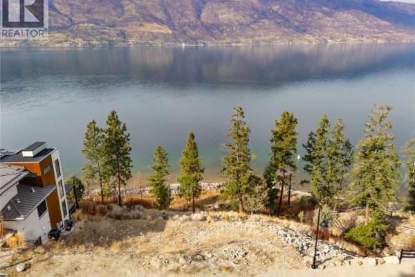 3504 Arrowroot Drive, Kelowna, BC V1V3G2 Photo 4