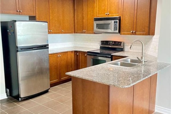 3pc Bathroom - 3504 Hurontario Street Unit# 506, Mississauga, ON L5B0B9 Photo 4